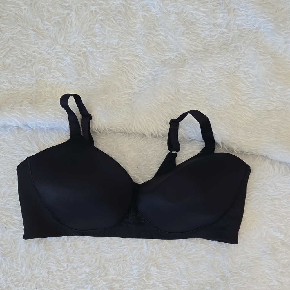Classic Black Wireless Bra with Adjustable Straps